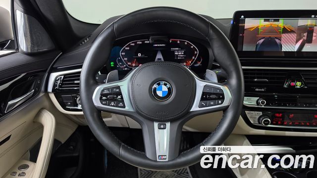 BMW 5-Series 2022 — photo 13