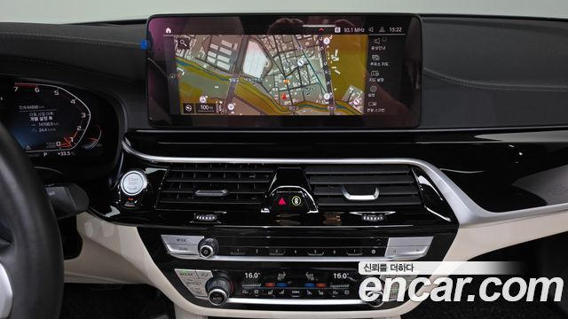 BMW 5-Series 2022 — photo 14