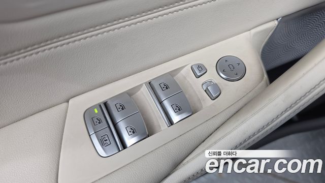 BMW 5-Series 2022 — photo 17