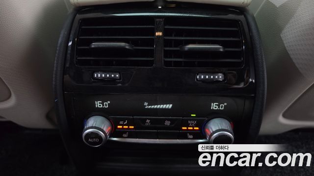 BMW 5-Series 2022 — photo 18