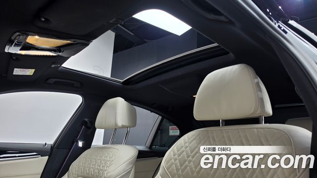 BMW 5-Series 2022 — photo 19