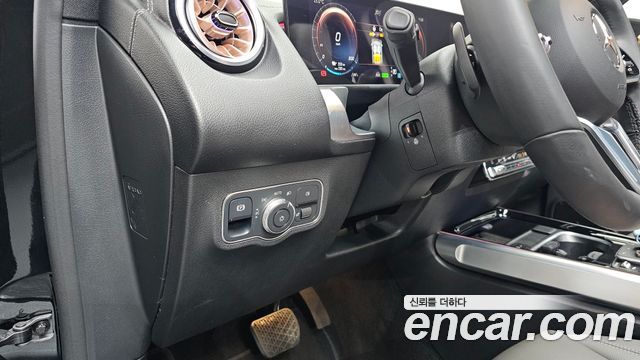 Mercedes-Benz EQB 2023 — photo 18