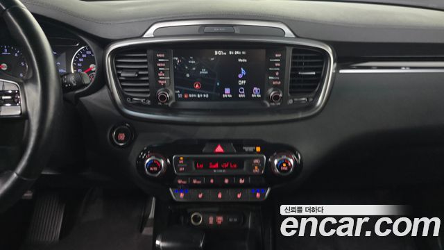 Kia Sorento 2018 — photo 19