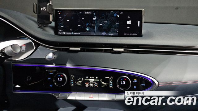 Genesis GV70 2021 — photo 12