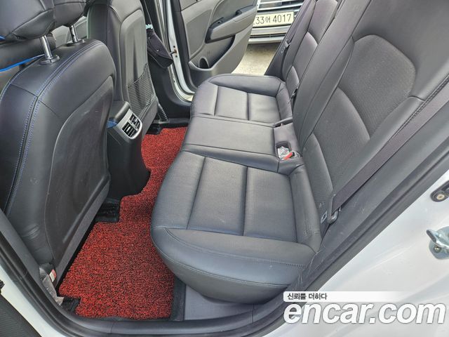 Hyundai AVANTE 2016 — photo 12