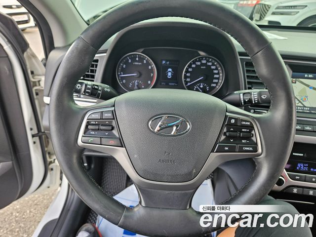 Hyundai AVANTE 2016 — photo 16