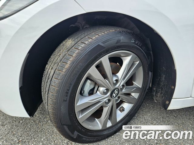Hyundai AVANTE 2016 — photo 18