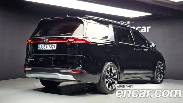 Kia Canival 2021 — photo 2