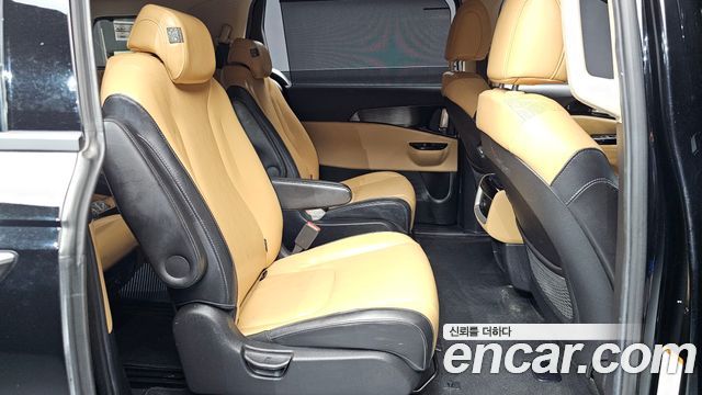 Kia Canival 2021 — photo 17
