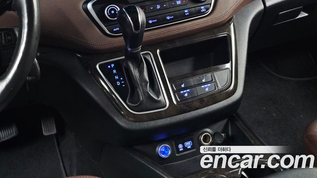 Hyundai Starex 2019 — photo 12