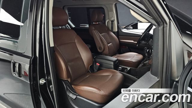 Hyundai Starex 2019 — photo 17