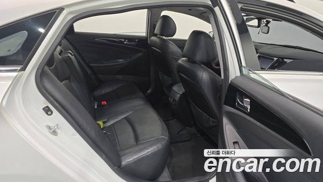 Hyundai Sonata 2010 — photo 11