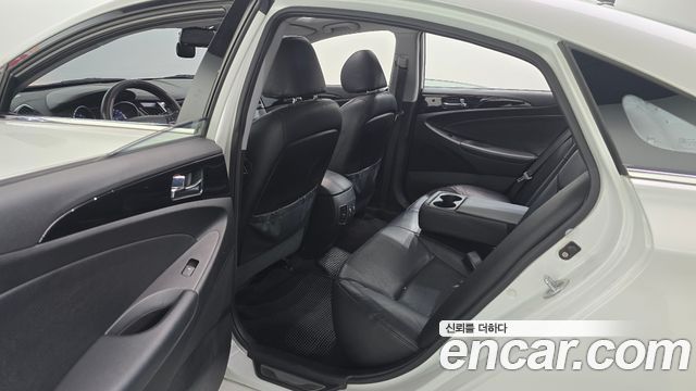 Hyundai Sonata 2010 — photo 12