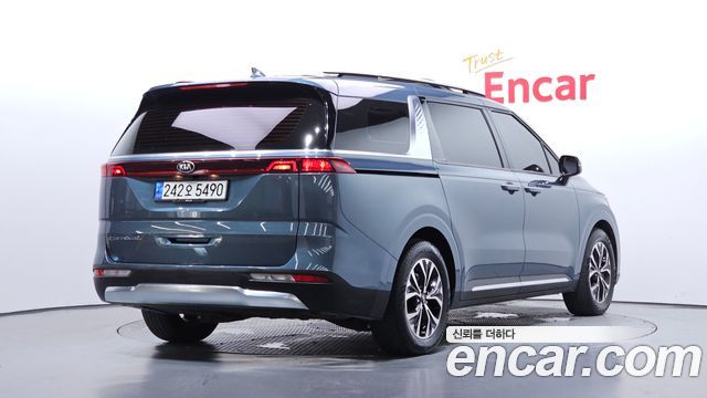 Kia Canival 2021 — photo 2