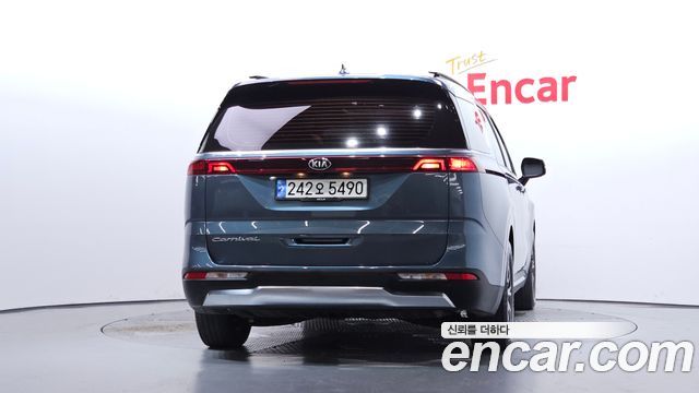Kia Canival 2021 — photo 4