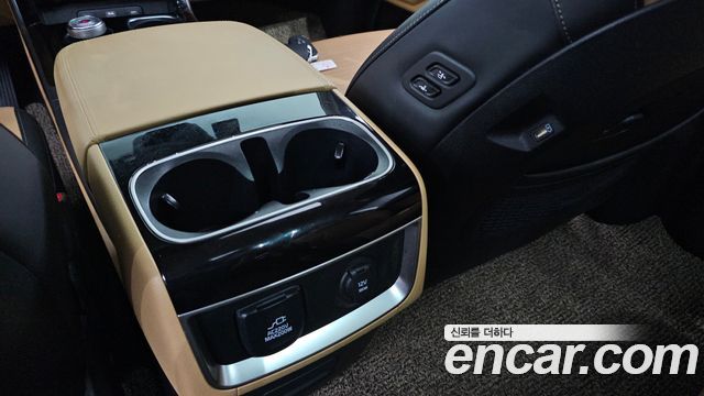 Kia Canival 2021 — photo 31