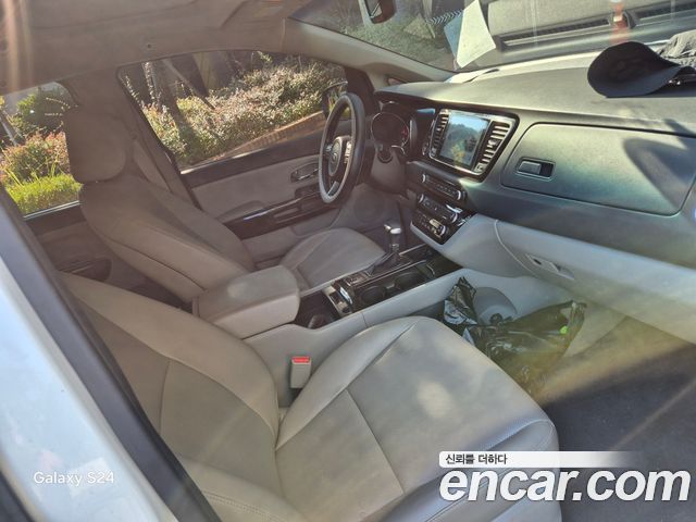 Kia Canival 2018 — photo 9