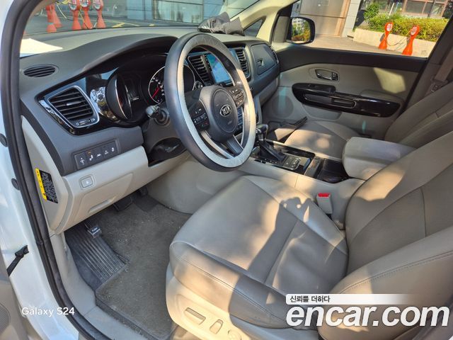 Kia Canival 2018 — photo 12