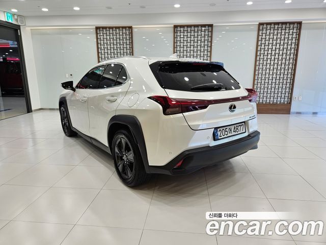 Lexus UX 2025 — photo 2