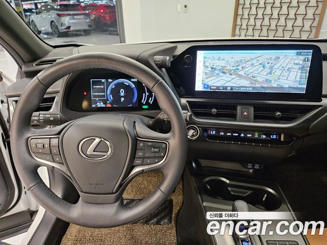 Lexus UX 2025 — photo 9