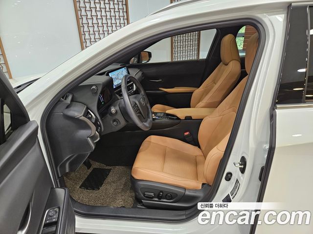 Lexus UX 2025 — photo 12