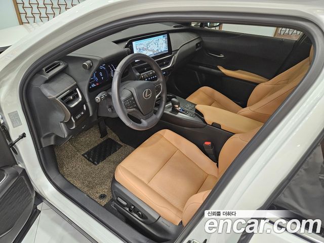 Lexus UX 2025 — photo 13
