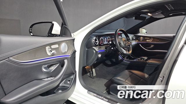 Mercedes-Benz E-Class 2018 — photo 10