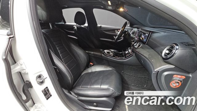 Mercedes-Benz E-Class 2018 — photo 11