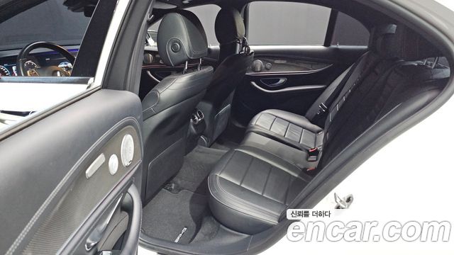 Mercedes-Benz E-Class 2018 — photo 12