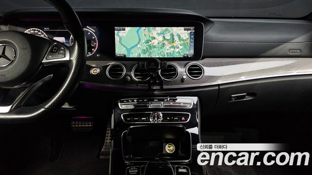 Mercedes-Benz E-Class 2018 — photo 14