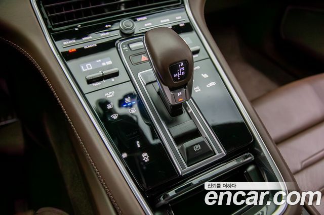 Porsche Panamera 2021 — photo 16