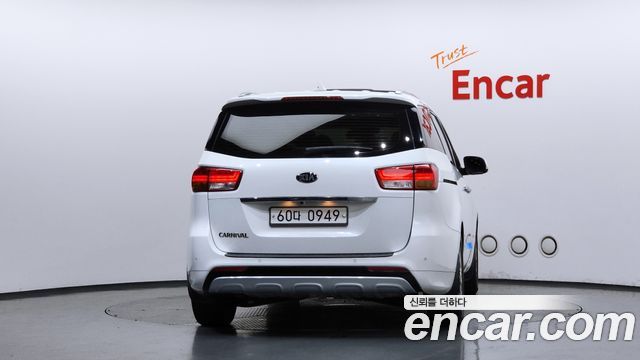 Kia Canival 2016 — photo 4