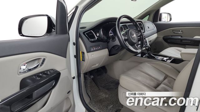 Kia Canival 2016 — photo 9