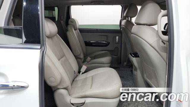 Kia Canival 2016 — photo 11