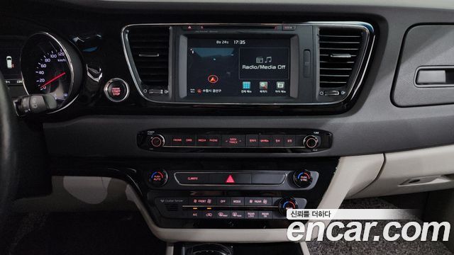 Kia Canival 2016 — photo 12
