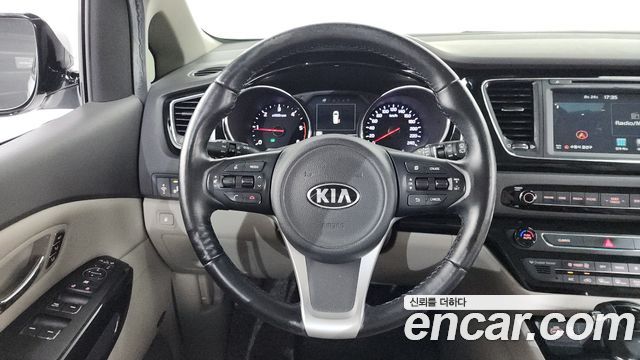 Kia Canival 2016 — photo 13