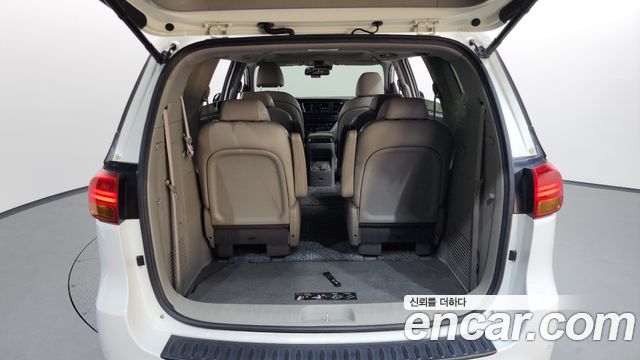 Kia Canival 2016 — photo 18