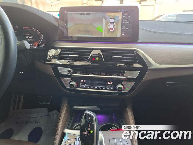 BMW 5-Series 2021 — photo 11