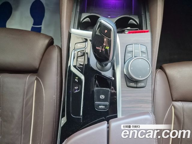 BMW 5-Series 2021 — photo 12