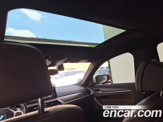 BMW 5-Series 2021 — photo 16