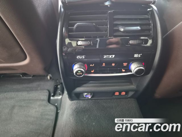 BMW 5-Series 2021 — photo 17