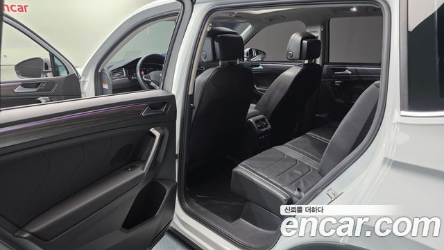 Volkswagen Tiguan 2024 — photo 17