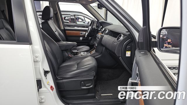 Land Rover Discovery 2013 — photo 11