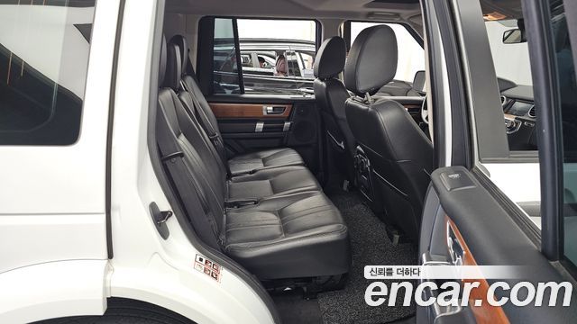 Land Rover Discovery 2013 — photo 12