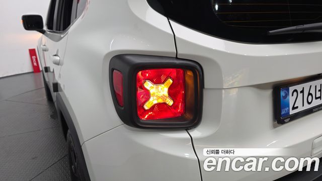 Jeep Renegade 2022 — photo 9