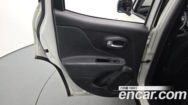 Jeep Renegade 2022 — photo 15