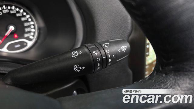 Jeep Renegade 2022 — photo 30