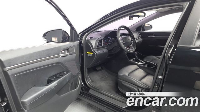 Hyundai AVANTE 2019 — photo 10