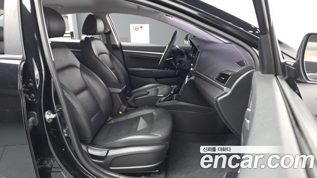 Hyundai AVANTE 2019 — photo 11