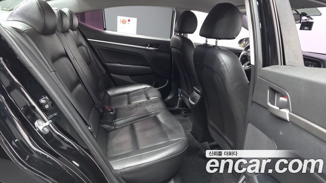 Hyundai AVANTE 2019 — photo 12